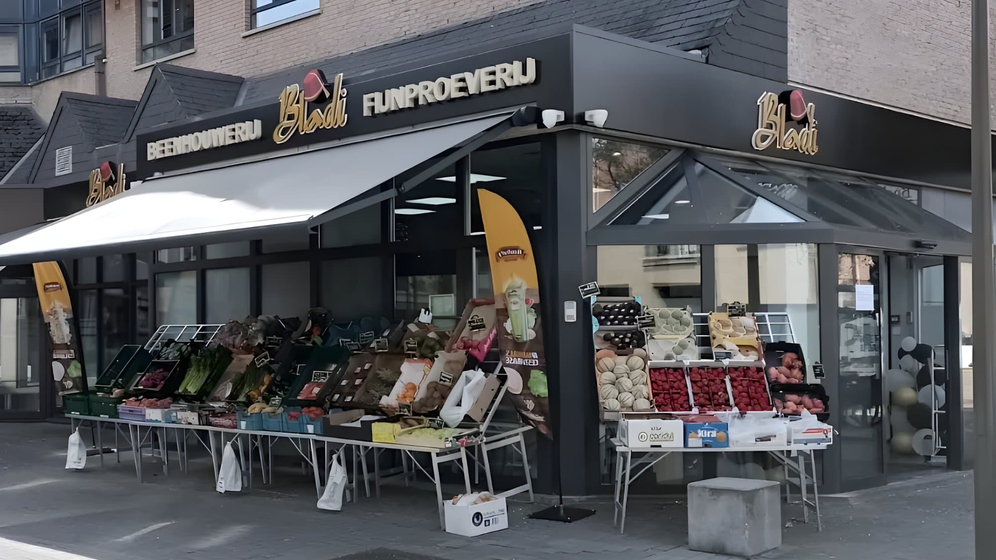 De voorgevel van onze slagerij Bladi in Halle — Molenborre 17